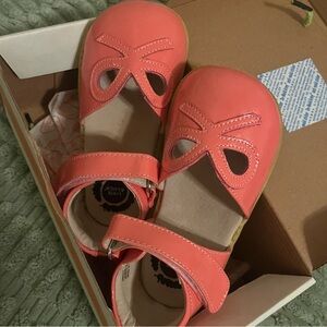 *EUC* Livie & Luca Coral Peach Mary Janes with Unique Bow Design, Size 10T
